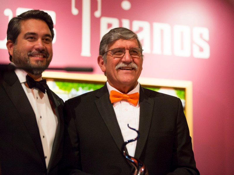 Councilman Roberto Treviño (D1) presents the ITC Lifetime Achievement Award to UTSA President Dr. Ricardo Romo