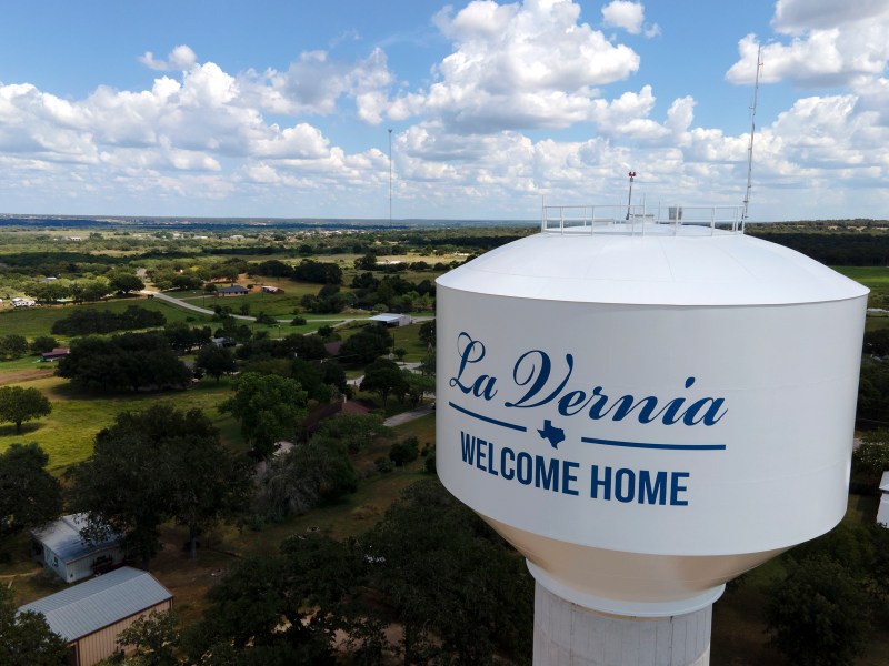 La Vernia’s lone healthcare clinic has experienced an influx of patients due to the Delta variant of the coronavirus and has had to resort to transferring patients in need of further care from the rural town to San Antonio hospitals.