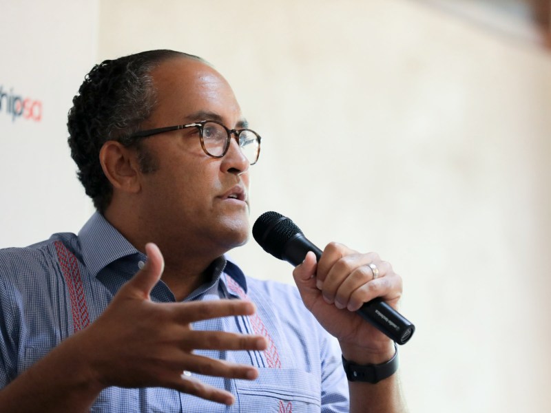 Former Congressman Will Hurd speaks to a Leadership San Antonio class at the San Antonio Zoo on Wednesday.